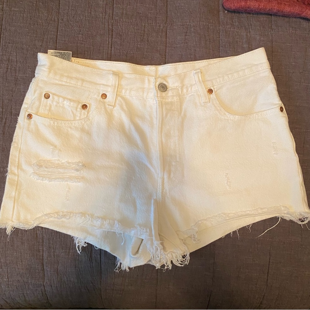 EUC Levi Denim Cut-Off Shorts in White, size 29